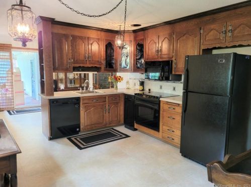 17 Overlook Dr, Plainville CT  06062-1512 exterior