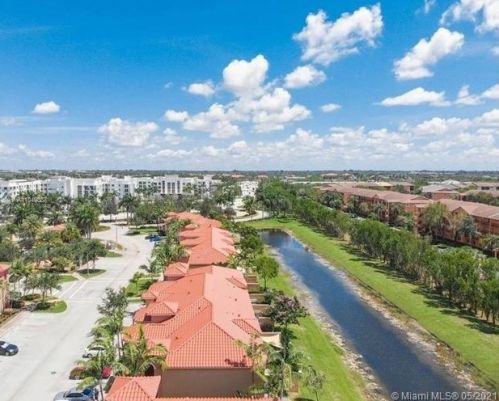 959 143rd Ave, Hollywood FL 33027-6156 exterior