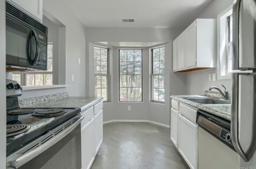 196 Hidden Ridge Dr, Monticello, NY 12701-3092