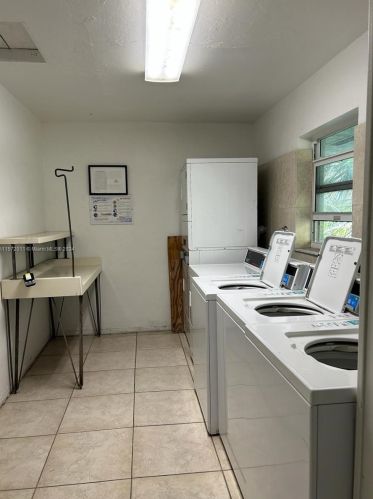 3260 19th Ave, Hollywood FL 33022-1057 exterior