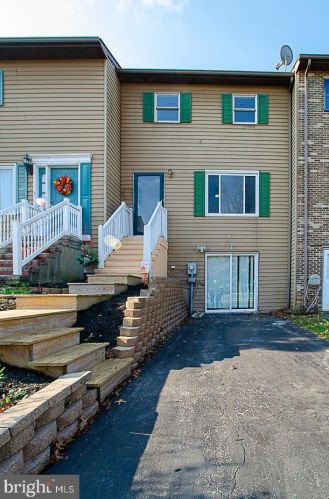 3 Conley Ln, Etters PA  17319-9015 exterior