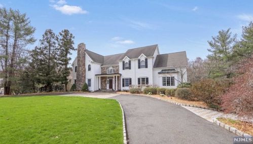 844 Stonewall Ct, Franklin Lakes, NJ 07417-1927