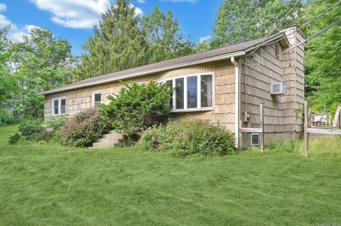 14 Robyn Dr, Marlborough, NY 12542-6027