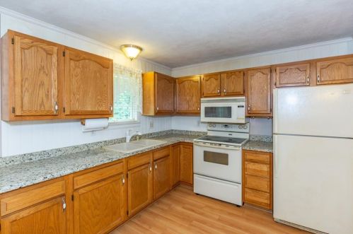 7 Plymouth Rd, North Providence RI  02904-5227 exterior