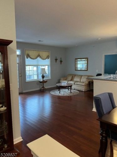5 Cliff Rd, West Paterson, NJ 07424-4223