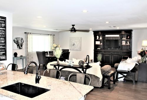 2524 Golden St, Mesa, AZ 85213-4126
