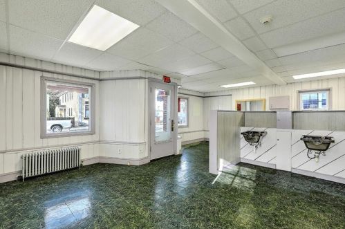 546 Main St, Warren RI  02885-4368 exterior