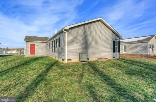 5 Laurie Dr, Lees Cross Roads PA  17257-8150 exterior