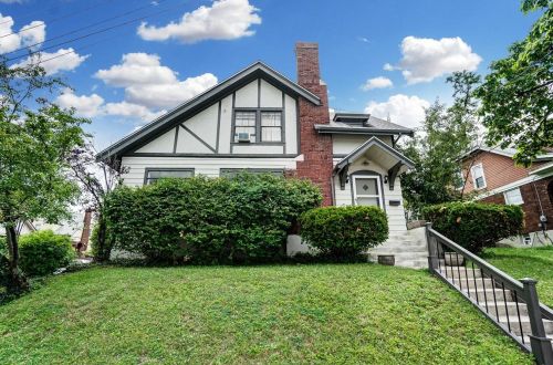 3978 Ardmore Ave, Cincinnati, OH 45229-1304