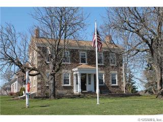 563 East St, Pittsford, NY 14534-9550
