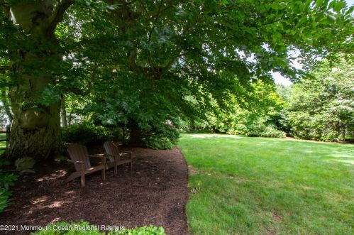 32 Carriage House Ln, Little Silver NJ  07739-1729 exterior