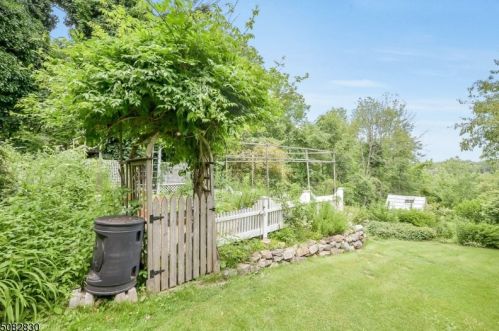 25 Darmstatter Rd, Skyline Lakes NJ  07456-1301 exterior