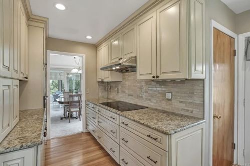 257 Osborne Hill Rd, Fishkill NY  12524-2510 exterior