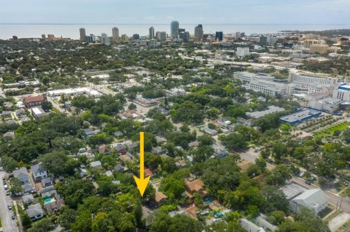 1010 12th St, Saint Petersburg, FL 33705-1132