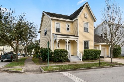 911 Pawstand Rd, Kissimmee, FL 34747-4854