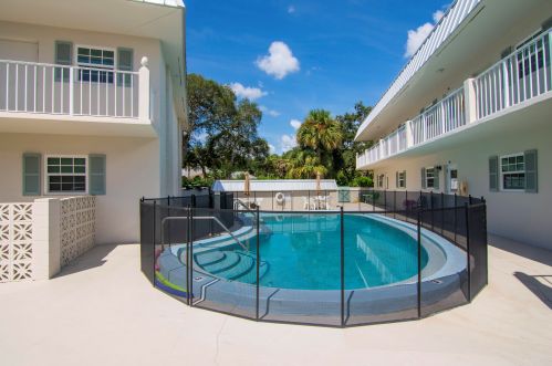 900 Jasmine Ln, Vero Beach, FL 32963-2296