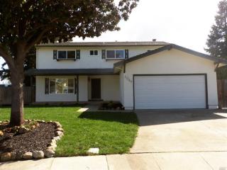 2069 Mankas Ct, Fairfield, CA 94534-3039