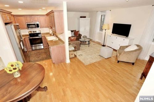 3402 Rio Vista Dr, Mahwah NJ  07430-4005 exterior