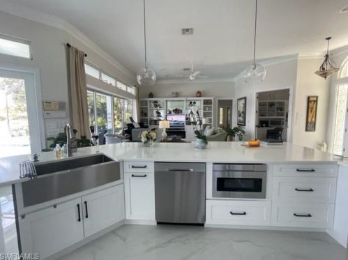 2010 Imperial Dr, Naples FL  34110-8102 exterior