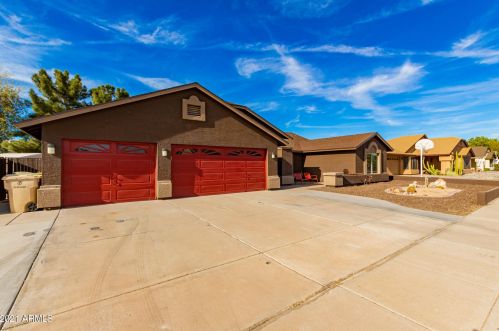 8828 Peck Dr, Glendale AZ  85305-2419 exterior