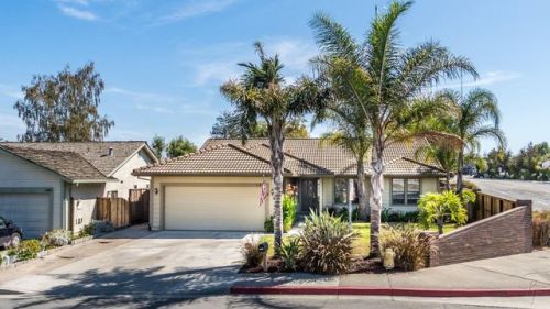 1491 Versailles Dr, Hollister, CA 95023-5065