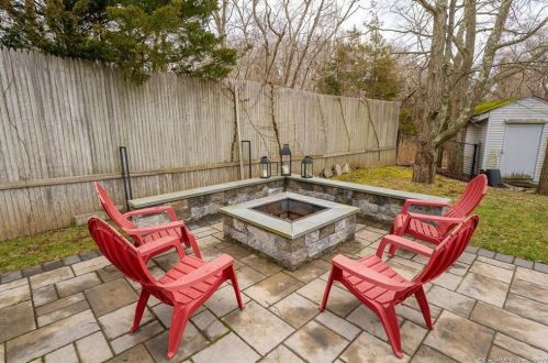 2 Katherine Rd, Lyme CT  06371-1620 exterior