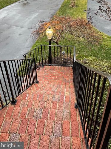 7226 Lyndam Hill Cir, Lorton VA  22079-4509 exterior