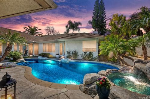 141 21st St, Upland, CA 91784-1499