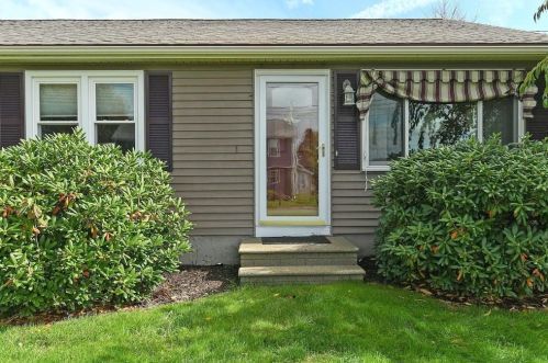 1 Kathy St, South Kingstown RI  02882-5040 exterior