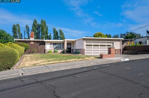 1737 El Toro Way, Pinole CA  94564-2116 exterior