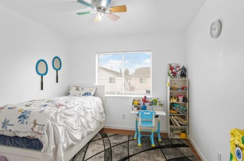 422 Walnut Ave, Manteca CA  95336-4410 exterior