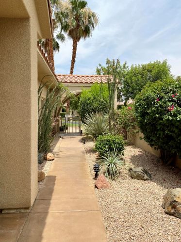 88 Kavenish Dr, Rancho Mirage CA  92270-3247 exterior