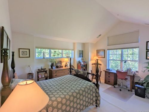623 Viewpoint Ter, Peekskill NY  10566-6210 exterior