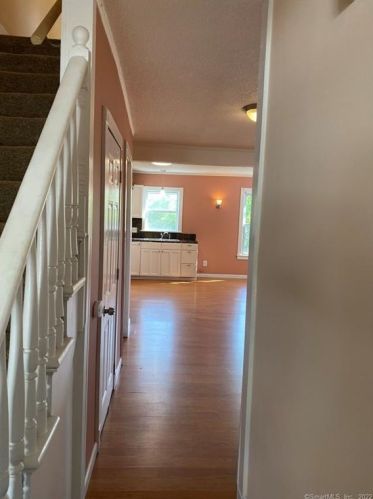 96 Charter Oak St, Manchester CT  06040-6211 exterior