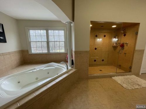 32 Crescent Dr, Skyline Lakes NJ  07456-1109 exterior