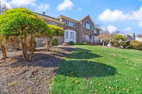 410 Mountain Way, Greystone Park, NJ 07950-1104