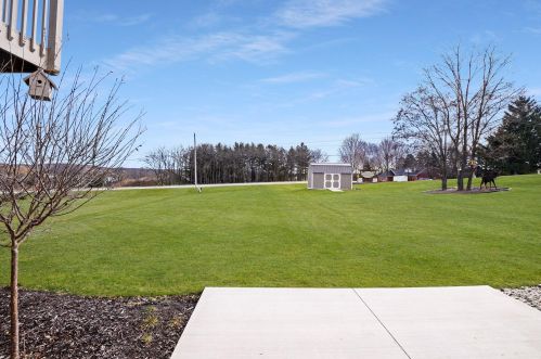 532 Eagles Nest Dr, Kewaskum WI  53040-9046 exterior