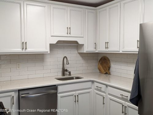 259 Hampshire Ct, Piscataway NJ  08854-6242 exterior