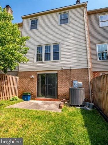 5614 Stillwater Ct, Springfield VA  22015-1844 exterior
