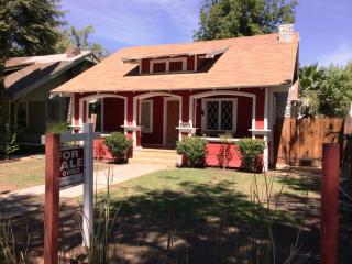 2704 19th St, Bakersfield, CA 93301-3331