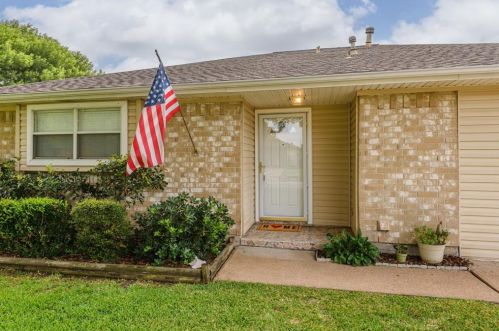 2206 Cammy Ln, Morgans Point, TX 77571-2580