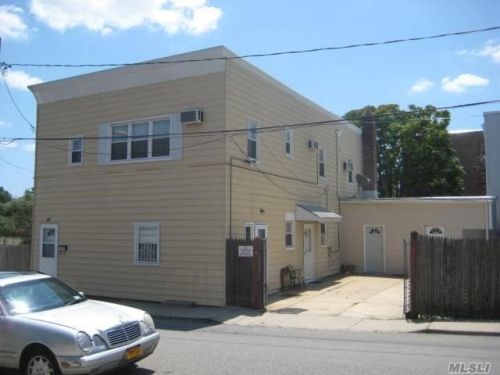 9 Maiden Ln, Far Rockaway, NY 11096-2314