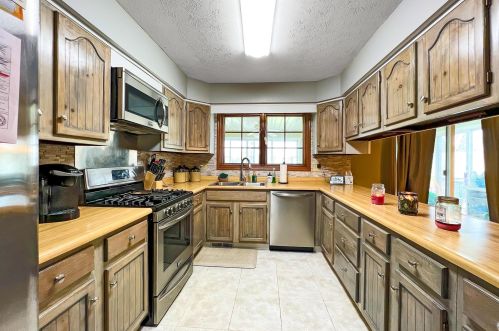 312 Hessenauer Dr, Sugar Grove Lake OH  44833-2343 exterior