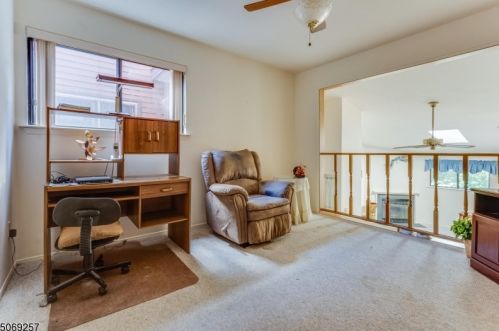 6 Summit Ct, Annandale NJ  08801-1501 exterior