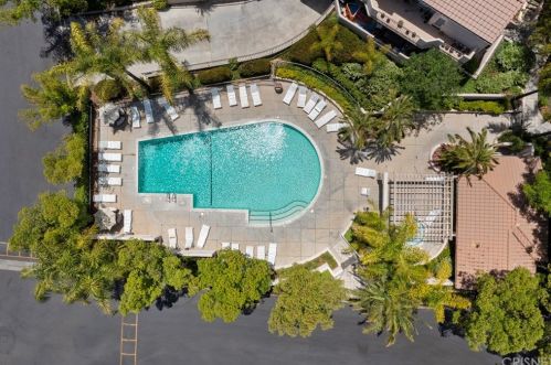 24127 Del Monte Dr, Santa Clarita CA  91355-3825 exterior