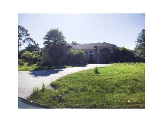 13 Carl Ave, Sebastian, FL 32958-8330