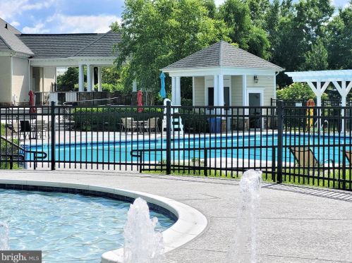 16399 Kramer Estate Dr, Woodbridge VA  22191-6003 exterior