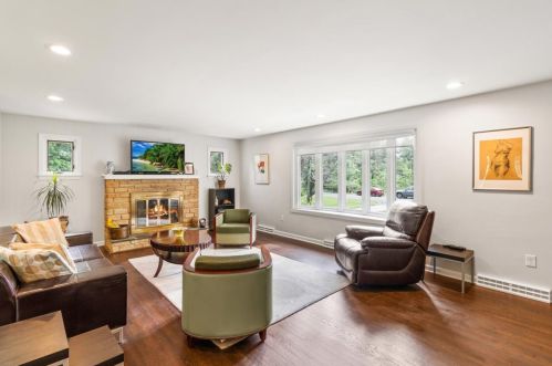 6 Orchard Dr, Flemington NJ  08822-1527 exterior