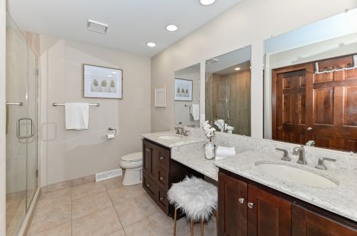 12427 Golf Dr, Thiensville WI  53092-2462 exterior