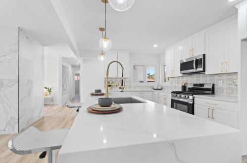 6841 Airoso Ave, San Diego CA  92120-5301 exterior